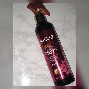 Pomegranate & Honey Curl Refreshing Spray 🌸